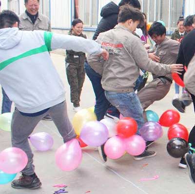 踩擠大戰.jpg 踩擠大戰.jpg